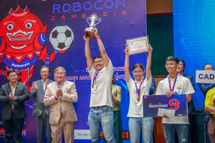 CADT TEAM TOOK THE GOLD MEDAL IN THE 9TH NATIONAL ROBOT COMPETITION 2022